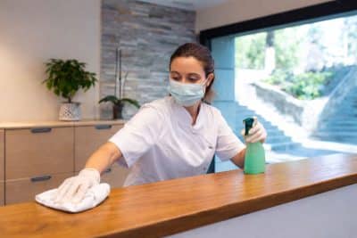 como limpiar clinica para evitar virus y bacterias